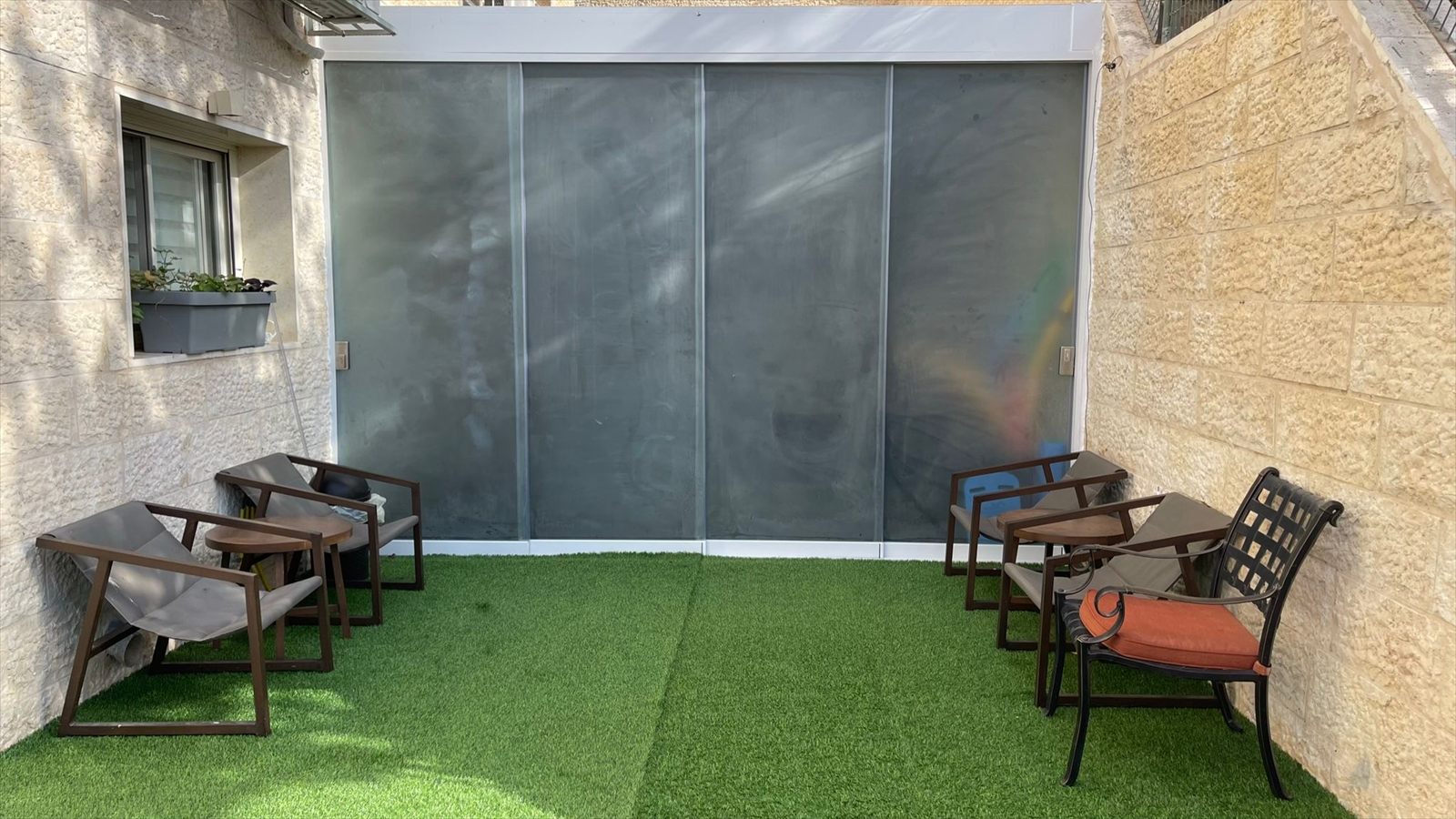 פינת ישיבה בחצר